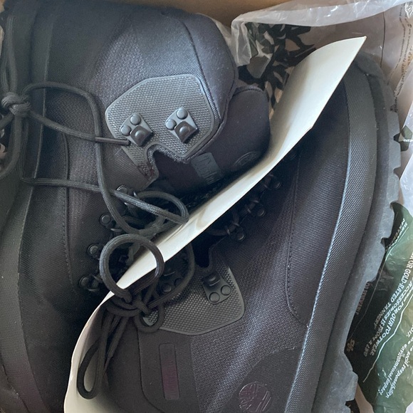 Timberline boots 🥾 - Picture 2 of 6